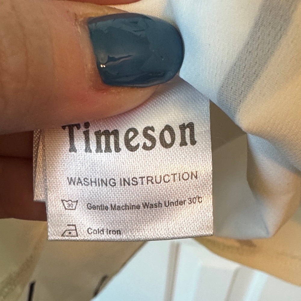 Sleeveless Split V-Neck Printed Blouse - White with Black Linear Print - Picture 3 of 5